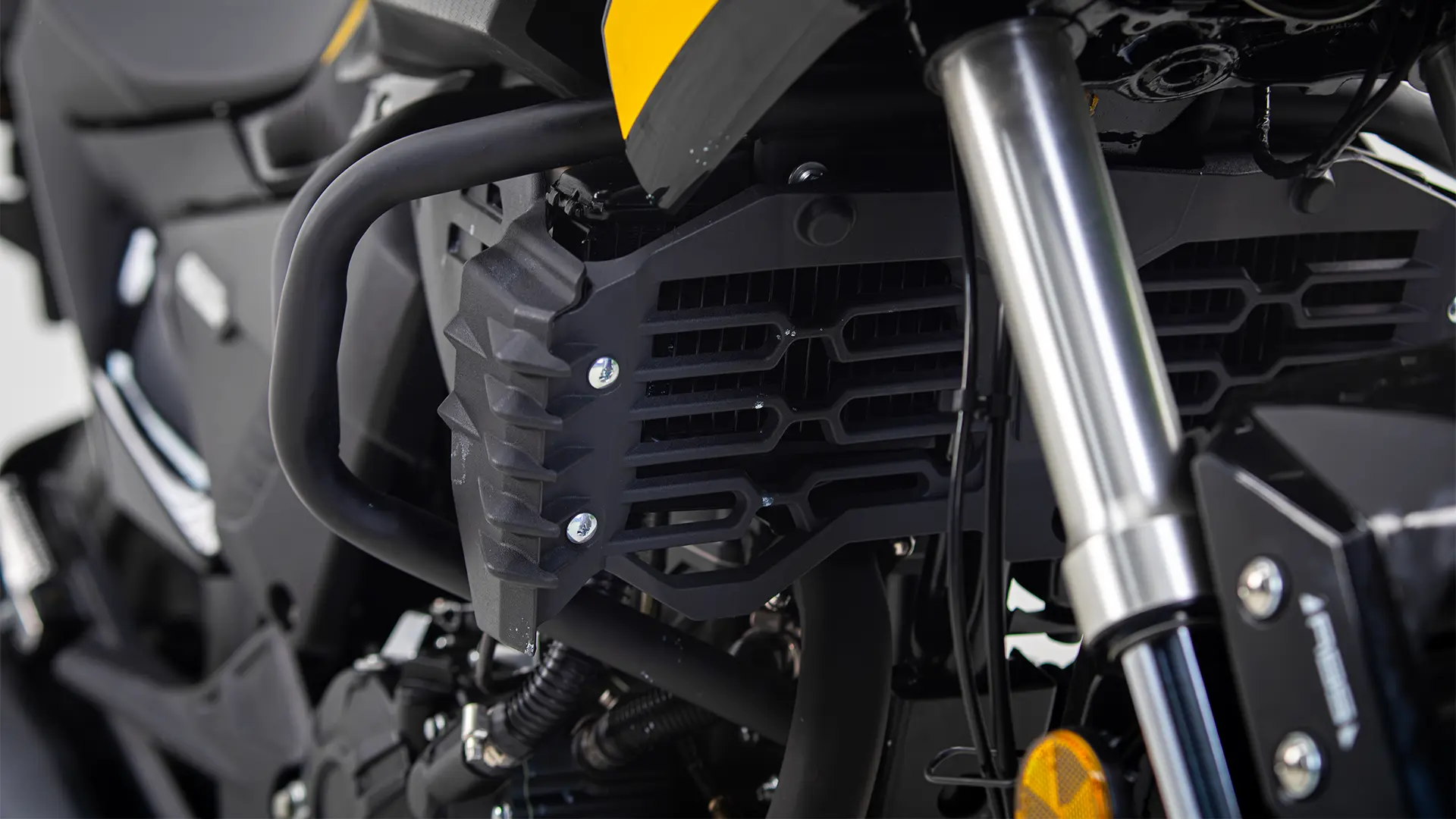 Suspensão e Freios — STORM 200 EFI